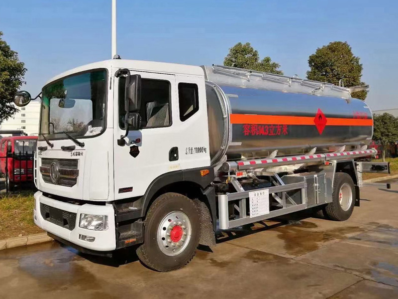 Trzy sytuacje, w których podczas jazdy cysterny z paliwem występuje nietypowy dźwięk z przodu – należy je znać.